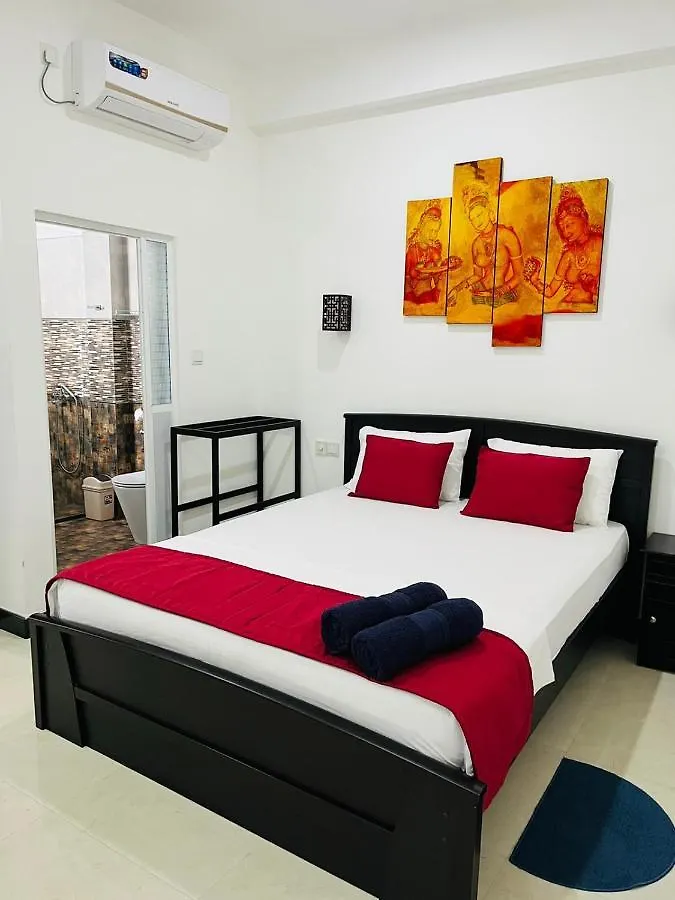 Funwhales Rest House Negombo Guest house