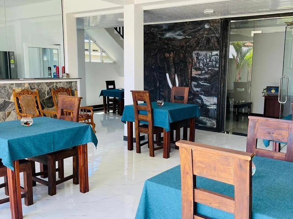 Funwhales Rest House Negombo Guest house