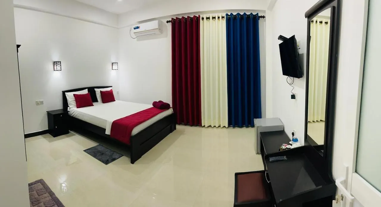Funwhales Rest House Negombo