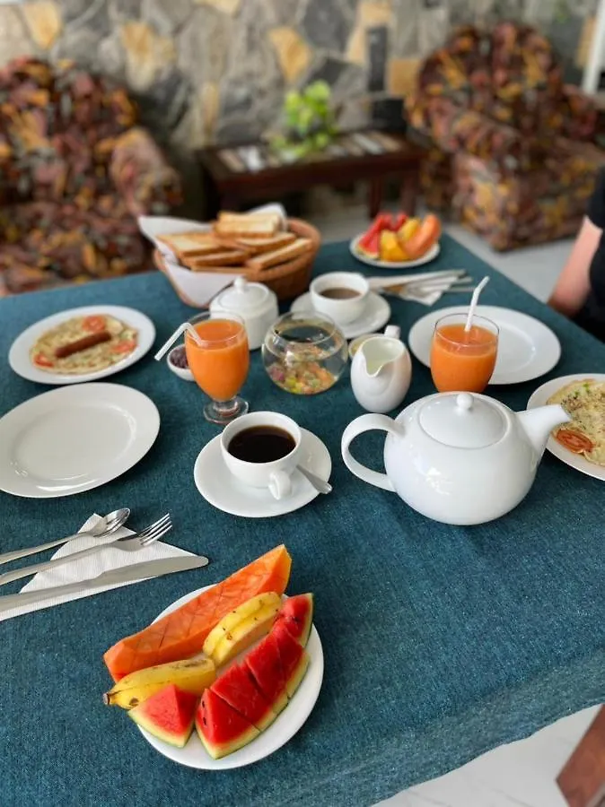 Funwhales Rest House Negombo
