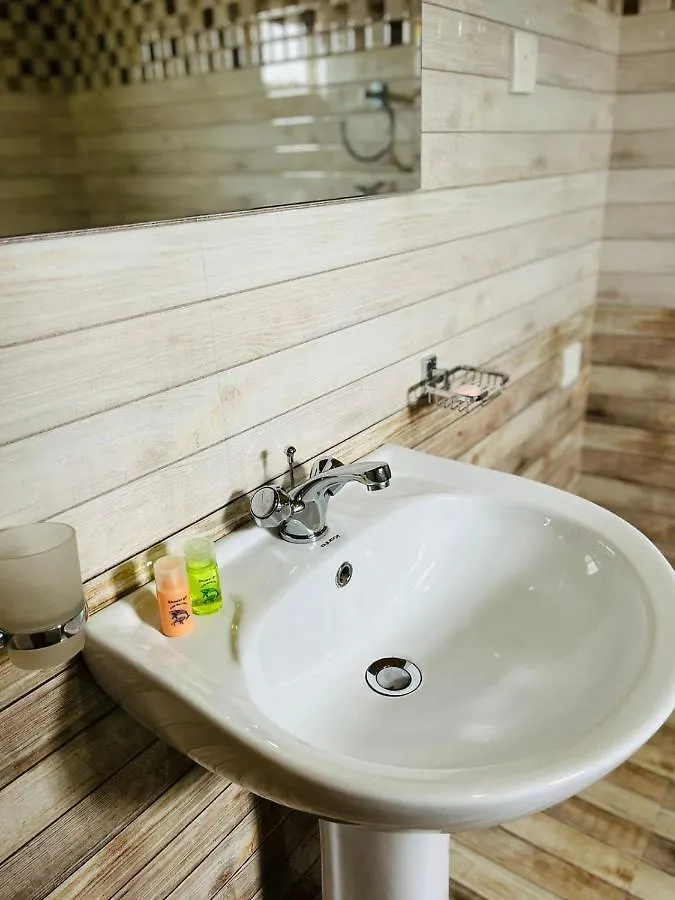 Funwhales Rest House Negombo Guest house