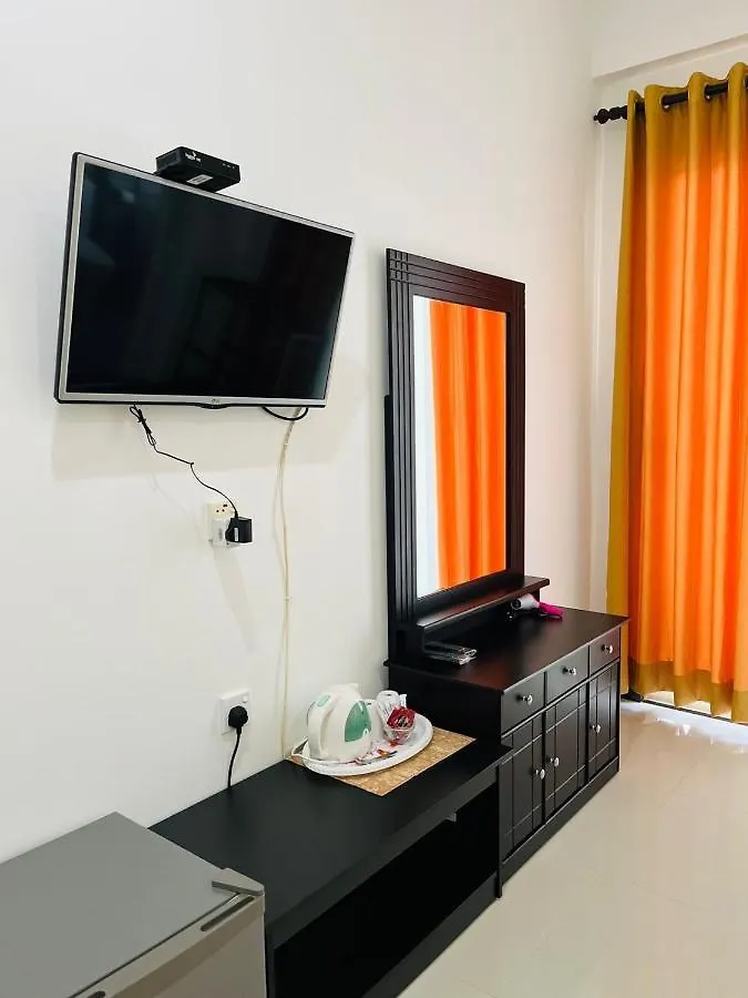 Funwhales Rest House Negombo Guest house