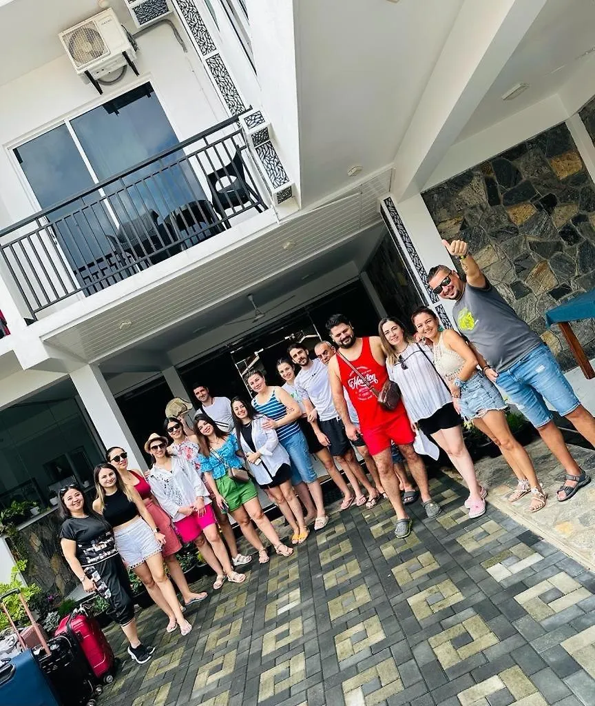 Funwhales Rest House Negombo