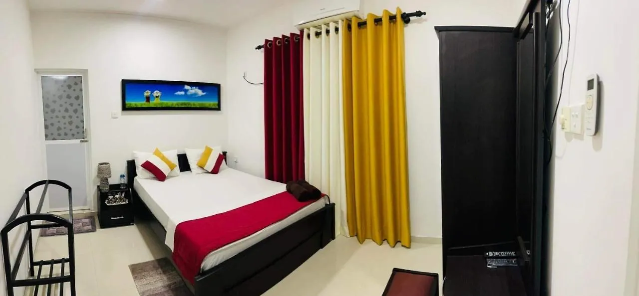 Hotel Funwhales Rest House Negombo 3*,