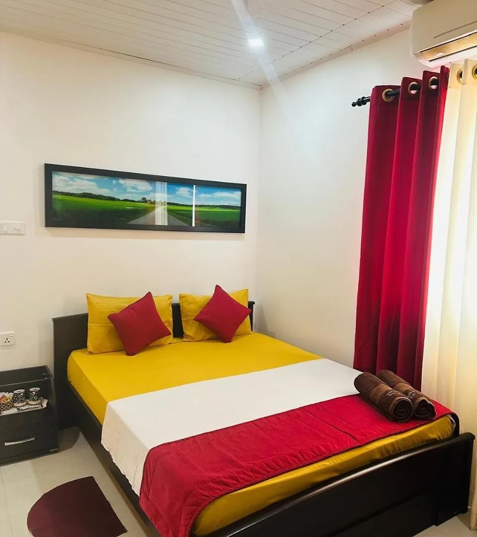 Hotel Funwhales Rest House Negombo